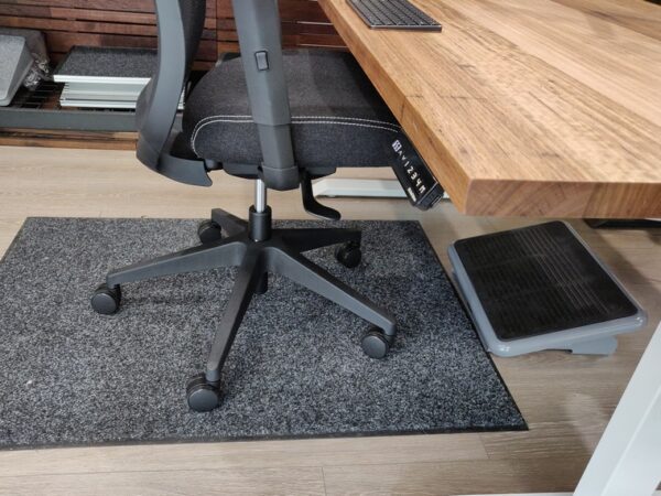 Anatome Poly Plush Chair Mat - Image 3
